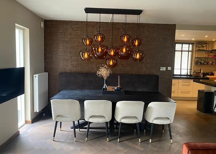 Ruime Woning Met Jacuzzi, 10 Min