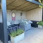 Villa Ruime Woning Met Jacuzzi, 10 Min *