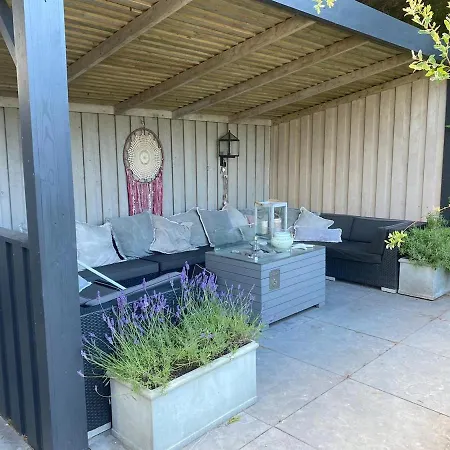 Βίλα Ruime Woning Met Jacuzzi, 10 Min *