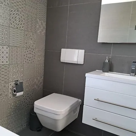 Βίλα Ruime Woning Met Jacuzzi, 10 Min