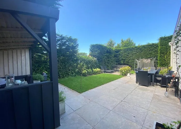 Βίλα Ruime Woning Met Jacuzzi, 10 Min *