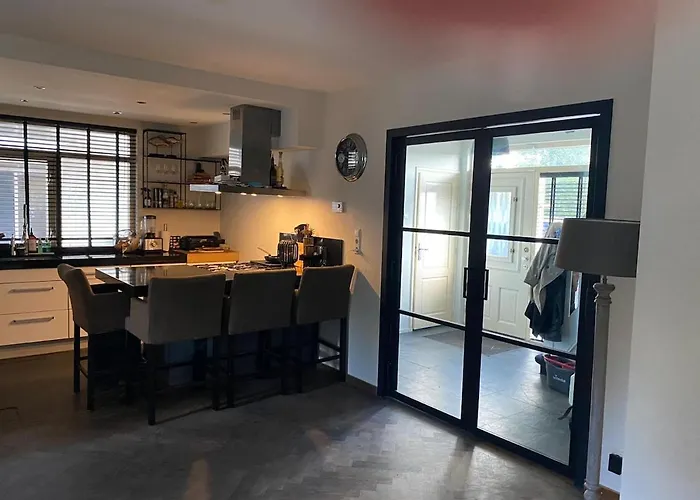 Βίλα Ruime Woning Met Jacuzzi, 10 Min Lisse